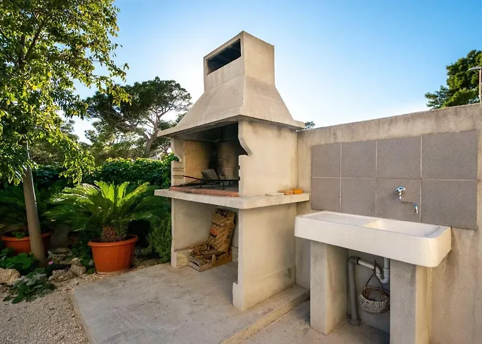 Apartman Matko By Interhome Makarska